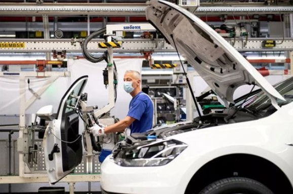 未來10年裁員50萬，電動化撼動歐洲汽車產業