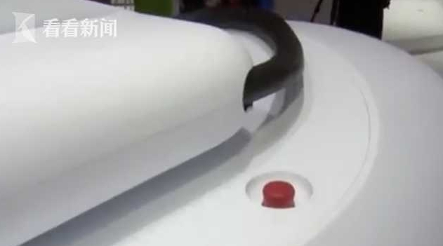 遠(yuǎn)景綠色充電機(jī)器人“摩奇”有效實(shí)現(xiàn)“車樁分離”