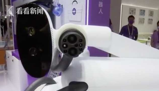 遠(yuǎn)景綠色充電機(jī)器人“摩奇”有效實(shí)現(xiàn)“車樁分離”