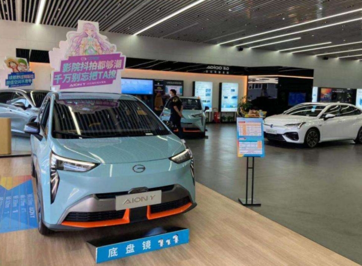 這兩天，新能源汽車賣(mài)爆了！展車都被搶購(gòu)！咋回事→