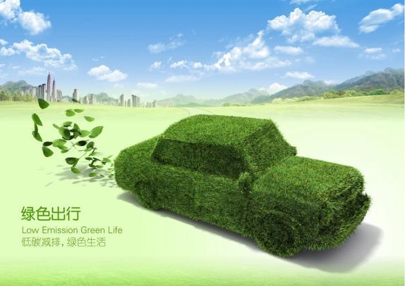 電力工作人員大年三十巡查高速公路電動汽車充電設施為市民綠色出行保駕護航