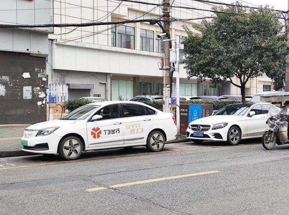 武漢電動汽車接近10萬輛，委員建議合理布局充電樁，讓電動汽車充電省心跑得更爽