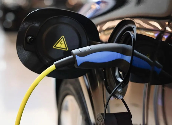 電動汽車的未來——在行駛中充電