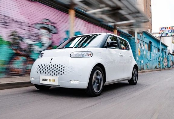德系車“裸奔”沖向電動化，日系車持保守態(tài)度，中國車企呢？