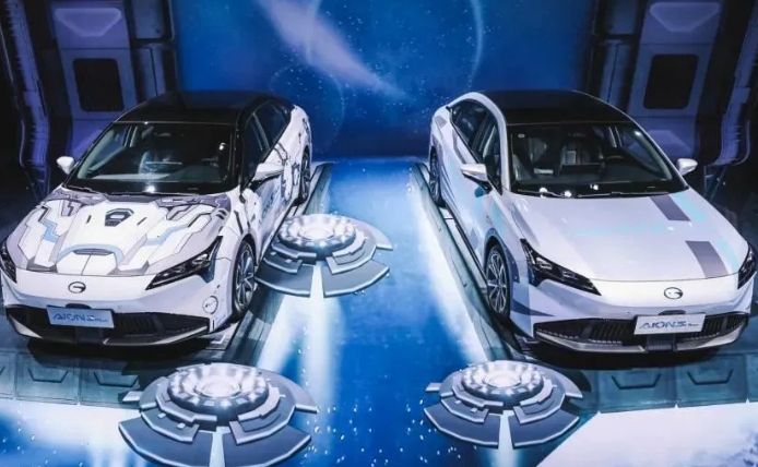 第一輛車就買新能源汽車，這屆年輕人已經不再只看“三大件”