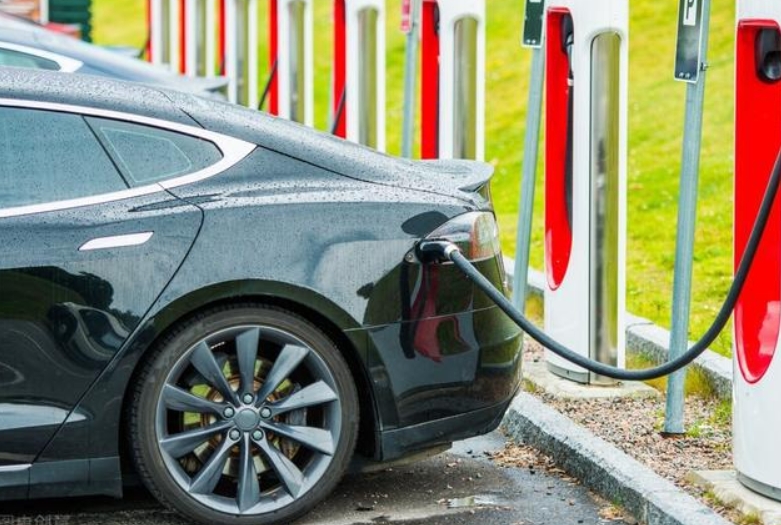 開慣了電動車就再也不想開燃油車？電動車這幾個特點，你清楚嗎
