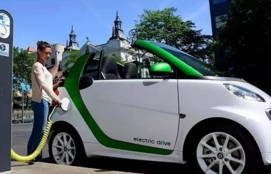 充電樁被占，“綠牌車”無處可停？一城發布新規，讓人拍手叫好