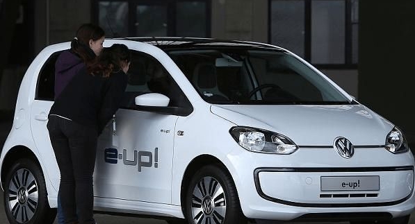 電動汽車中的大哥，安全性能強，幾分鐘充滿電，發售都搶著買