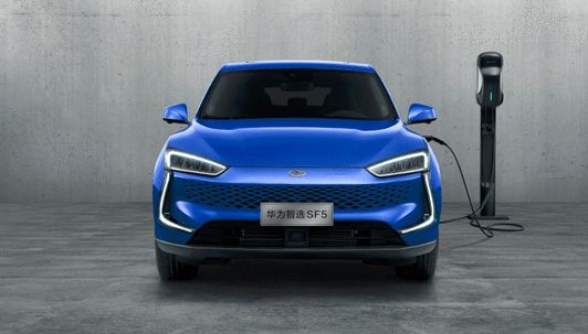 年輕人買新能源車怎么選？賽力斯華為智選SF5了解一下