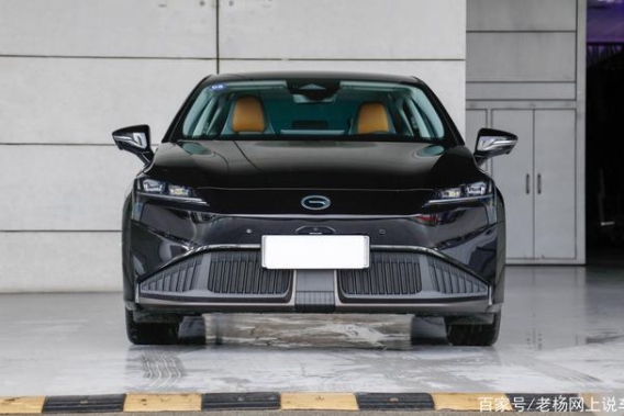 長4810mm,純電動602Km續航,6.8s破百有豪華座艙,這車真實在