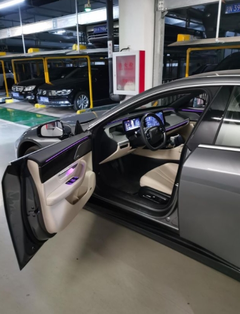 手握20萬，新能源比亞迪漢EV和小鵬P7哪款車更值得入手呢