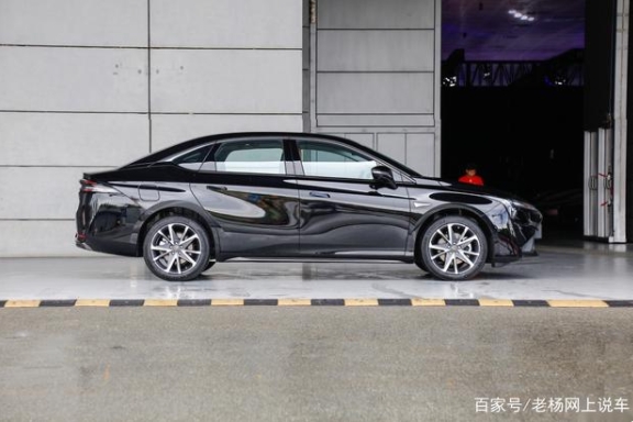 長4810mm,純電動602Km續航,6.8s破百有豪華座艙,這車真實在