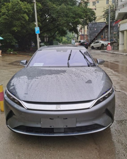 手握20萬，新能源比亞迪漢EV和小鵬P7哪款車更值得入手呢