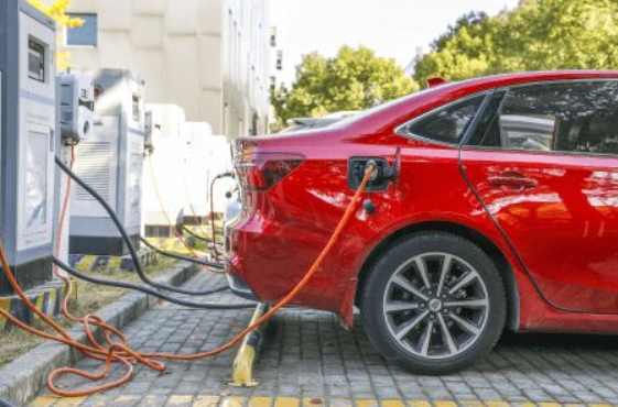 開慣電動車后，真的再也開不慣燃油車了嗎？網(wǎng)友：此話不假