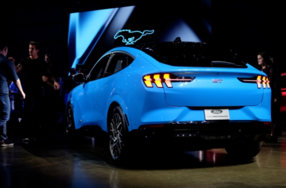 合資電動車的較量，ID.6X對比MustangMach-E