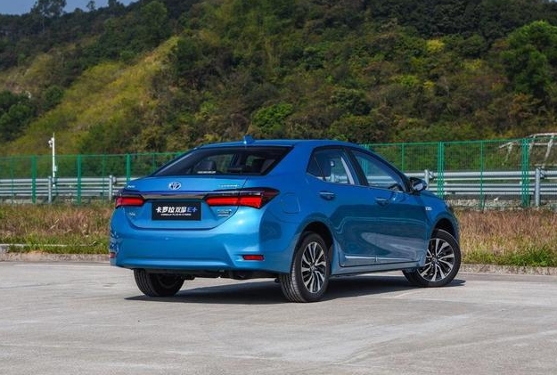 豐田第一款新能源汽車上市，沖一次點(diǎn)跑1000公里，網(wǎng)友：太強(qiáng)了