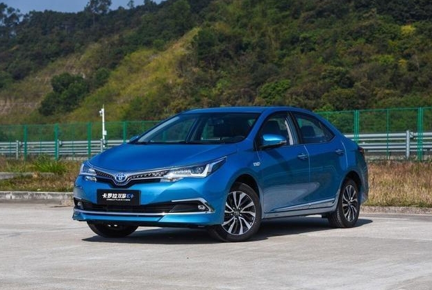 豐田第一款新能源汽車上市，沖一次點(diǎn)跑1000公里，網(wǎng)友：太強(qiáng)了