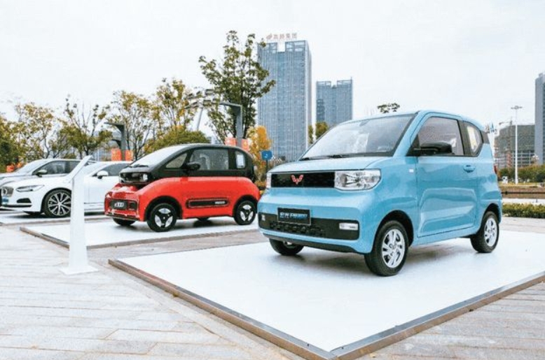小微型電動汽車走上舞臺中央