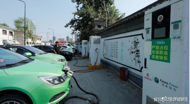 我國新能源汽車產(chǎn)業(yè)發(fā)展駛?cè)搿翱燔嚨馈?></p><p style=
