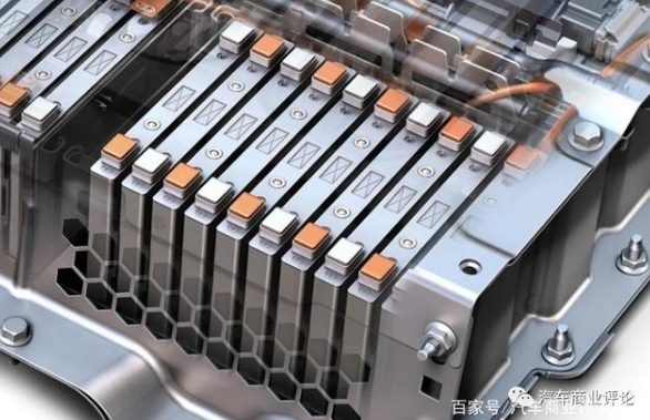 誰將贏得電動汽車電池競賽？