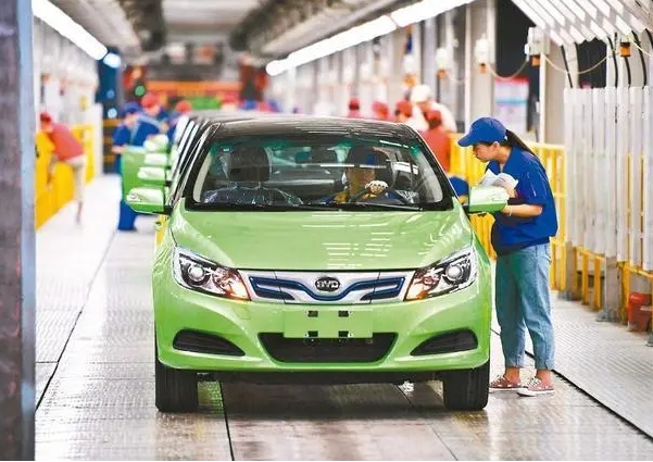 中國能源新突破！或將攻破電動汽車世界級難題，燃油車會被取代？
