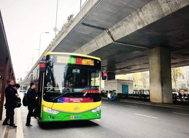 安徽合肥：新能源汽車駛向“高速路”