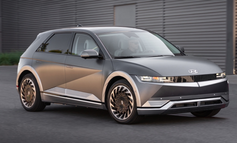 據(jù)報道，現(xiàn)代計劃將其陣容中的ICE車型數(shù)量減少50%，并希望盡快敲定長期戰(zhàn)略。