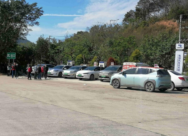 廣西：返鄉(xiāng)路上電動汽車能充電、快充電