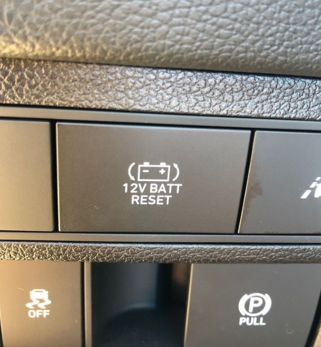 為什么電動汽車仍然使用12伏電池?
