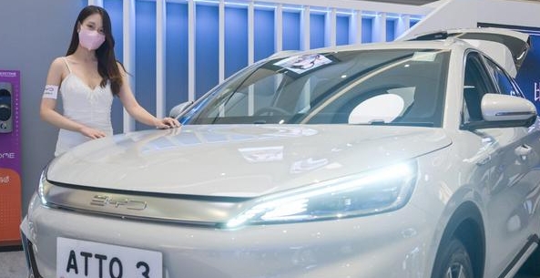 英媒：比亞迪與特斯拉展開電動汽車全球競爭