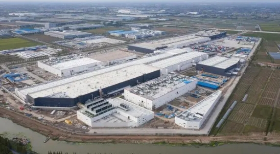 全球汽車巨頭加速進軍電動汽車，總投資預計超8萬億