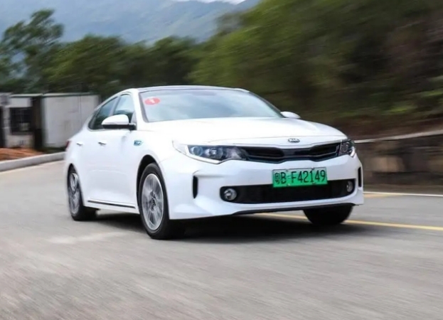 電動汽車VS混合動力汽車，相比之下，哪個更值得買？
