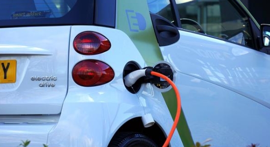 考駕照美國開始用電動汽車了