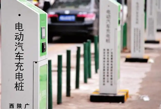 中國充電聯(lián)盟：10月電動汽車公共充電樁環(huán)比增加3.9萬臺同比增長57.71%