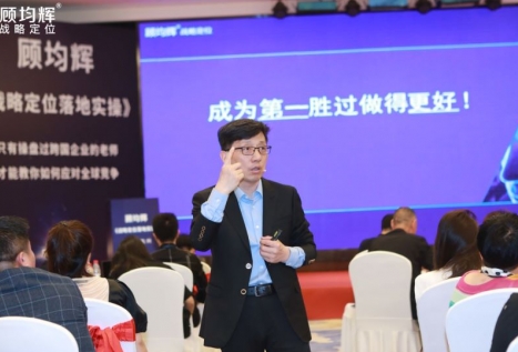 顧均輝說定位：特斯拉連續降價，是在給國產電動汽車挖坑！