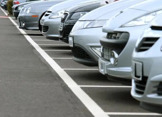 英媒：電動汽車過重，英國停車場擔心被壓塌