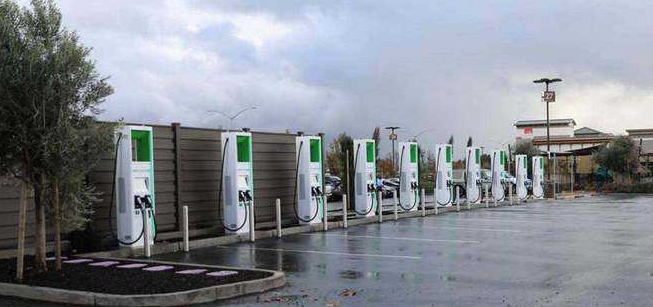 美國推出50億美元電動汽車充電站建造計劃