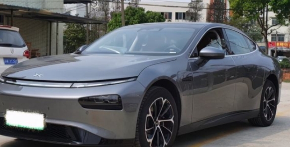 車標是x的電動汽車