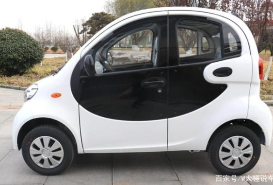 富路四輪電動車評測:搭載1500W電機,續航100公里,帶四輪碟剎