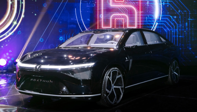 富士康展示三款“自主研發”電動汽車，旨在成為全球汽車制造商