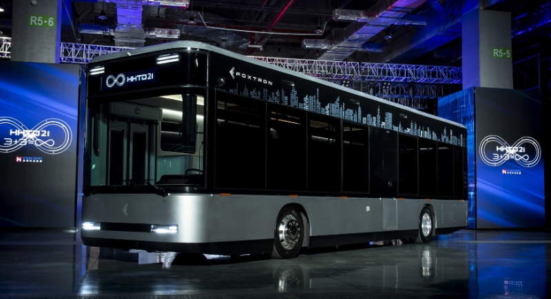 富士康展示三款“自主研發”電動汽車，旨在成為全球汽車制造商
