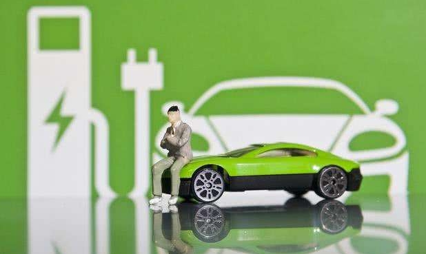 2022政府工作報(bào)告：繼續(xù)支持新能源汽車消費(fèi)
