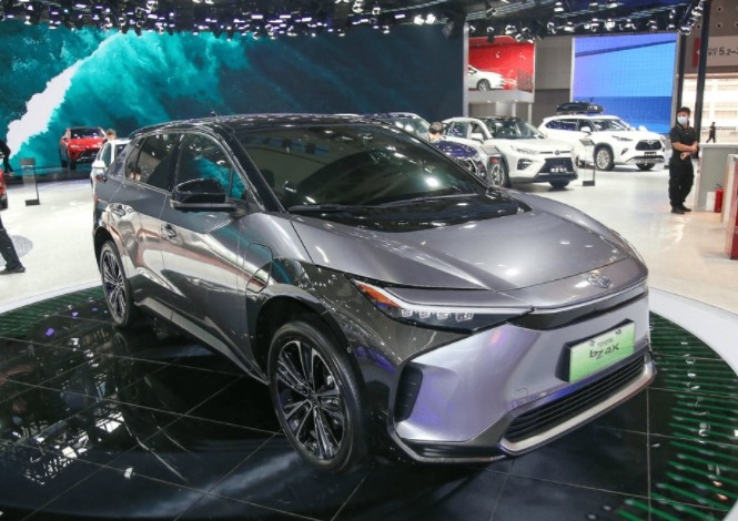 日系三強齊推新電動車，電動化攻勢兇猛，能一舉翻身嗎？