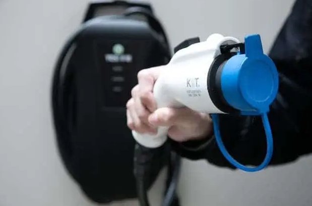 電動汽車需求上升導致電池供應短缺