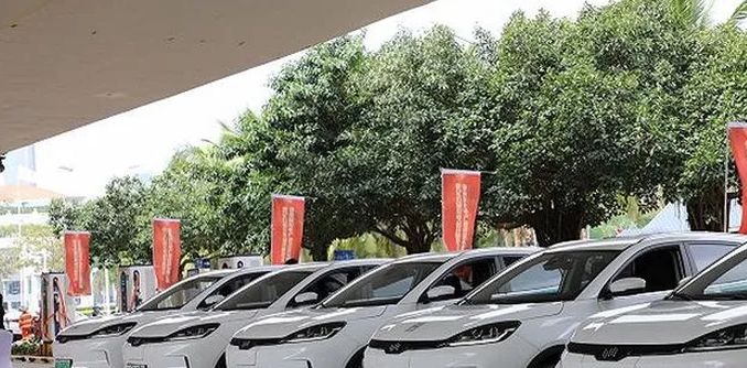 海南電網(wǎng)大型集中電動汽車充電站投運24小時運營
