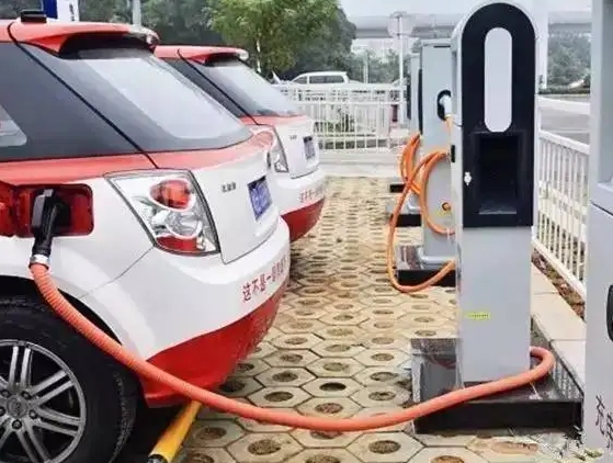 海南電網(wǎng)大型集中電動汽車充電站投運24小時運營