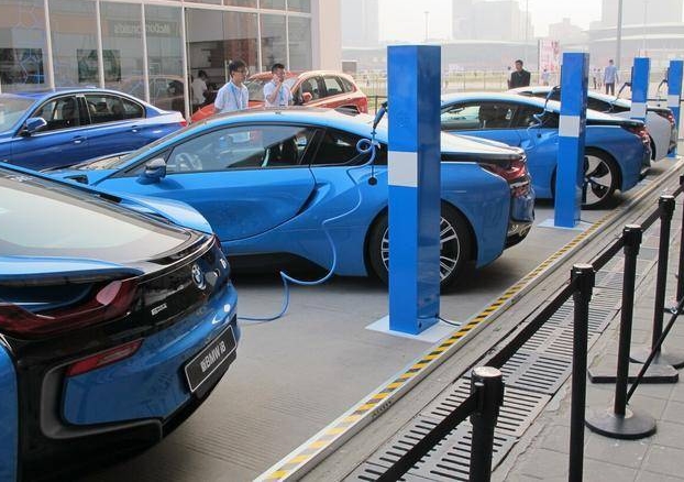 跑一趟高速，純電動汽車的優缺點體現得淋漓盡致