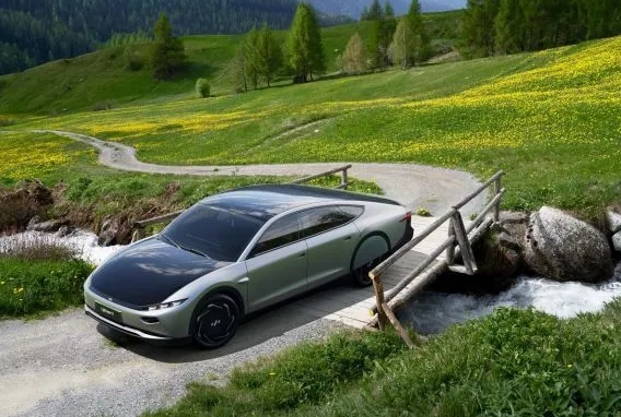 英媒：太陽(yáng)能汽車(chē)對(duì)電動(dòng)汽車(chē)構(gòu)成挑戰(zhàn)