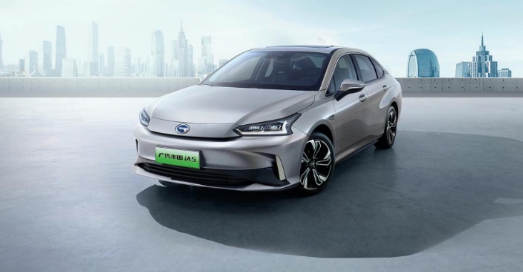 不努力的結果：比亞迪的電動汽車，一汽豐田造