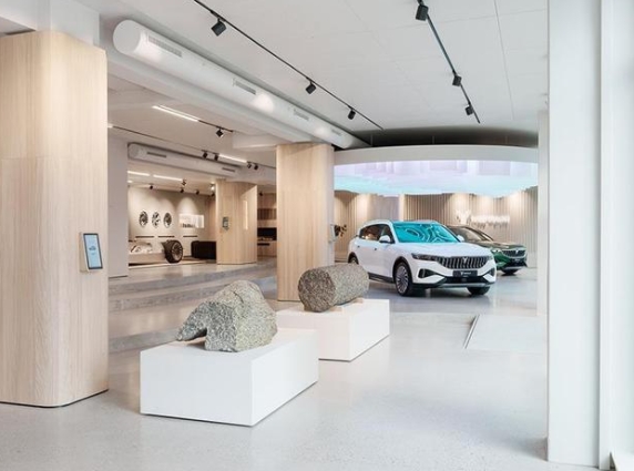 嵐圖出海，智能電動汽車時代展開中國敘事